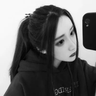 陆毅女儿的长腿太惊人，在上百人中一眼就能认出来