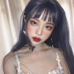 普京发现女士没酒杯后让出自己的