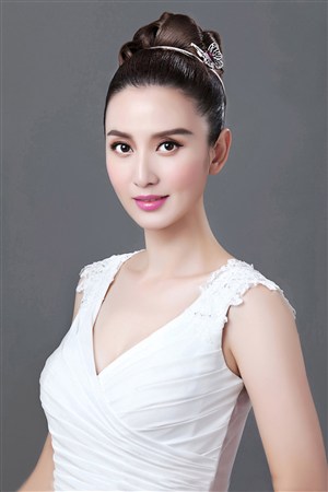 港股午评：恒指涨0.04% 科指跌0.48% 科网股、餐饮股走弱 核电股普涨 海底捞跌超10%